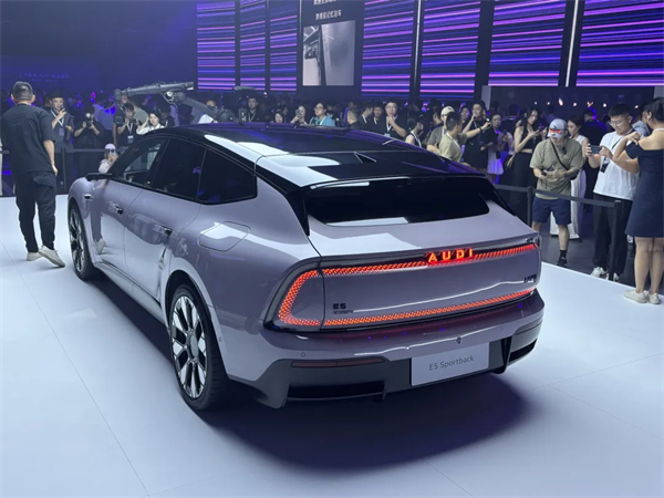 奥迪E5 Sportback：30分钟破万单的背后，是豪华电动的「取舍」革命！