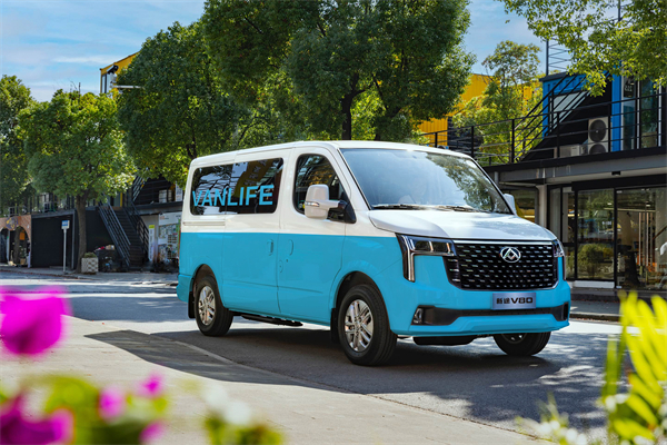 跑得猛、花得少、养得省、全场景！“全场景高价值轻客”上汽大通新途V80 9AT荣耀上市，全面高人一档